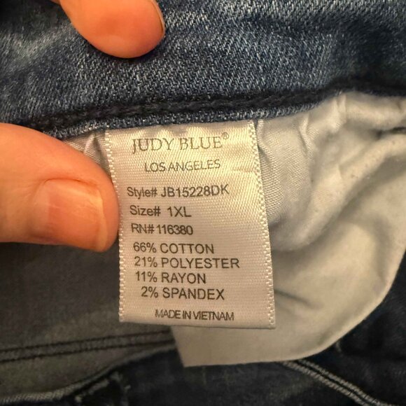 Judy Blue Mid Rise Cut Off Jean Shorts Side Slit Medium Wash Women’s 1X Plus - Picture 3 of 3